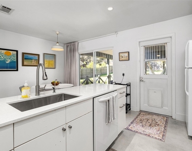 4620 Englewood Dr - Photo Thumbnail 10