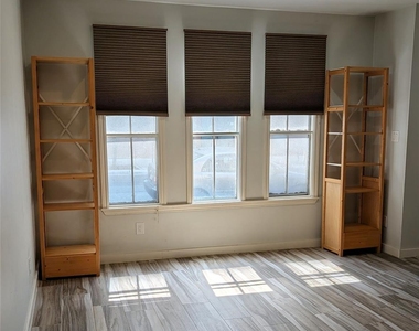 2529 Rio Grande St - Photo Thumbnail 3