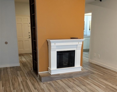 2529 Rio Grande St - Photo Thumbnail 2