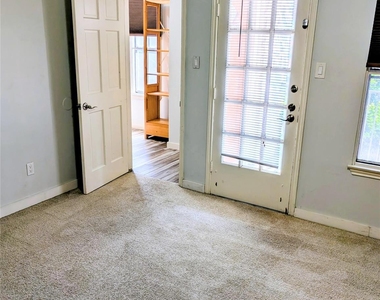 2529 Rio Grande St - Photo Thumbnail 13