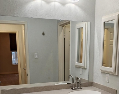 2529 Rio Grande St - Photo Thumbnail 10