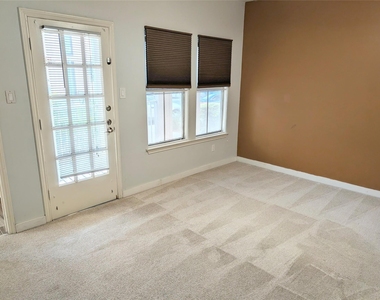 2529 Rio Grande St - Photo Thumbnail 12