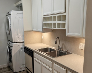 2529 Rio Grande St - Photo Thumbnail 6