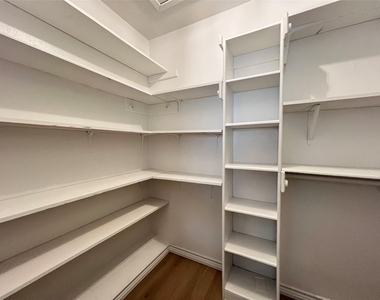3310 Hycreek Dr - Photo Thumbnail 8