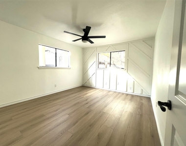 3310 Hycreek Dr - Photo Thumbnail 9