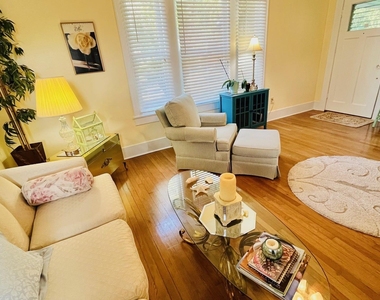 4623 Avenue N 1/2 - Photo Thumbnail 6