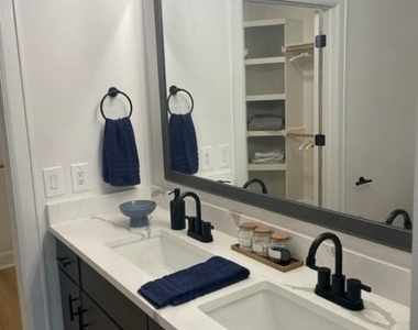 1755 Crescent Plaza Drive - Photo Thumbnail 6