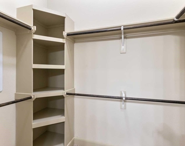 1755 Crescent Plaza Drive - Photo Thumbnail 8