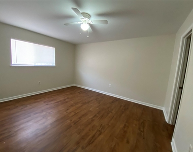 130 Oyster Creek Drive - Photo Thumbnail 9