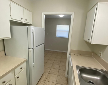 130 Oyster Creek Drive - Photo Thumbnail 4
