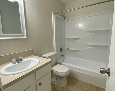130 Oyster Creek Drive - Photo Thumbnail 5