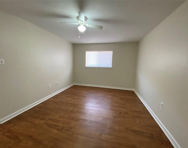 130 Oyster Creek Drive - Photo Thumbnail 10