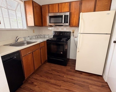 7901 Cambridge Street - Photo Thumbnail 6