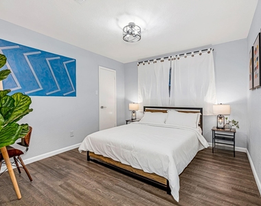 13330 Trompilla Lane - Photo Thumbnail 18