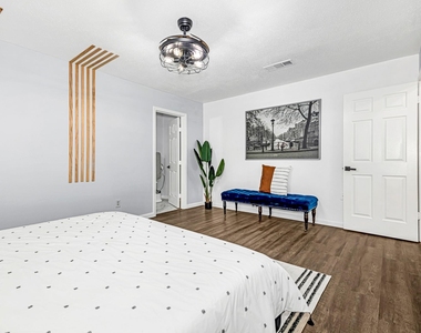 13330 Trompilla Lane - Photo Thumbnail 15