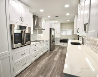 1600 Gulf Boulevard - Photo Thumbnail 9