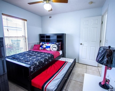 1832 Wimbledon Street - Photo Thumbnail 21