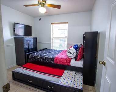 1832 Wimbledon Street - Photo Thumbnail 20