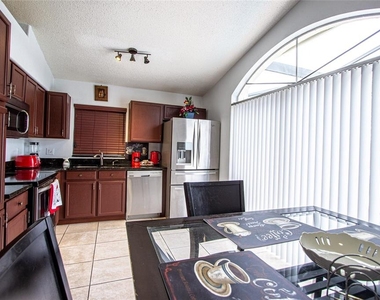 1832 Wimbledon Street - Photo Thumbnail 9