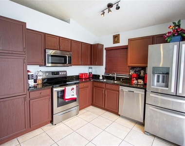1832 Wimbledon Street - Photo Thumbnail 12