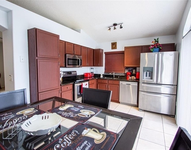 1832 Wimbledon Street - Photo Thumbnail 11