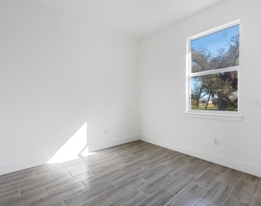 260 Rotonda Boulevard - Photo Thumbnail 8