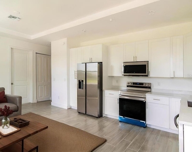 260 Rotonda Boulevard - Photo Thumbnail 2