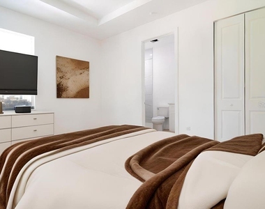 260 Rotonda Boulevard - Photo Thumbnail 4