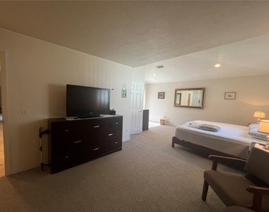3177 Clifford Street - Photo Thumbnail 18