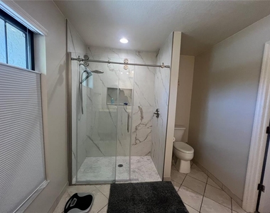 3177 Clifford Street - Photo Thumbnail 12