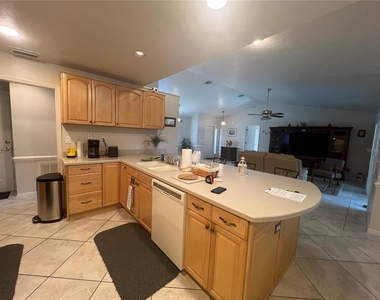 3177 Clifford Street - Photo Thumbnail 7