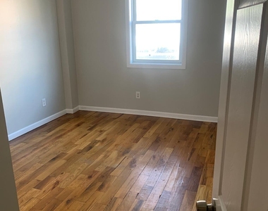 1410 Stratford Avenue - Photo Thumbnail 2