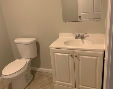 1410 Stratford Avenue - Photo Thumbnail 4