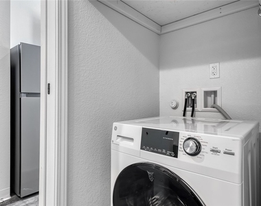304 S Maryland Parkway - Photo Thumbnail 2