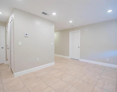 508 N 23rd Street - Photo Thumbnail 2