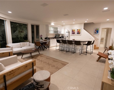 558 Cliff Drive - Photo Thumbnail 7