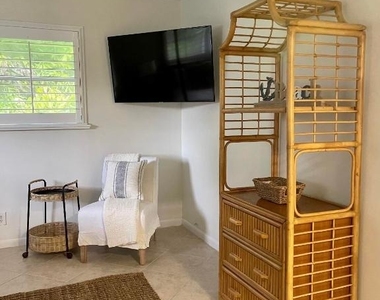 1202 Palm Trail - Photo Thumbnail 17