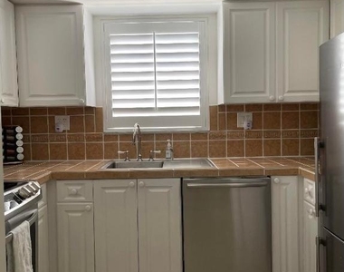 1202 Palm Trail - Photo Thumbnail 7