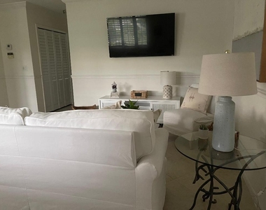 1202 Palm Trail - Photo Thumbnail 4