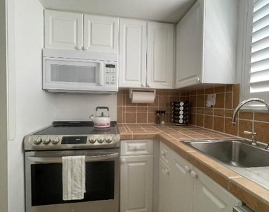 1202 Palm Trail - Photo Thumbnail 8