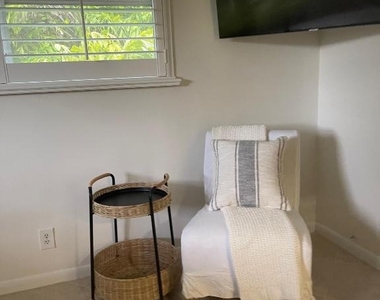 1202 Palm Trail - Photo Thumbnail 18