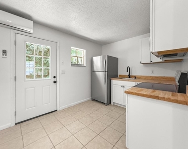 403 Ne 26th Court - Photo Thumbnail 8