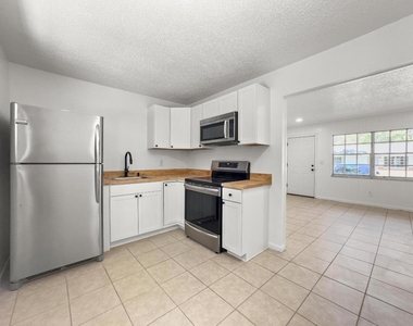 403 Ne 26th Court - Photo Thumbnail 5