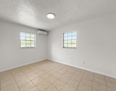 403 Ne 26th Court - Photo Thumbnail 12