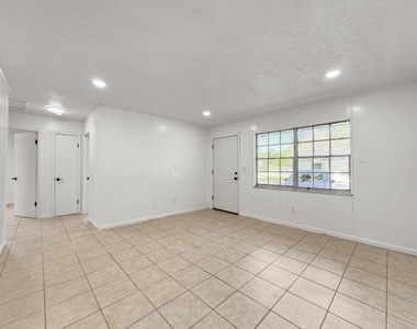 403 Ne 26th Court - Photo Thumbnail 4