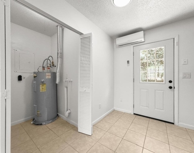 403 Ne 26th Court - Photo Thumbnail 6