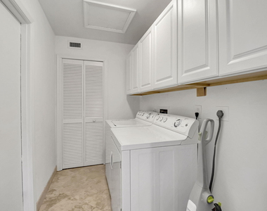 804 Foxpointe Circle - Photo Thumbnail 32