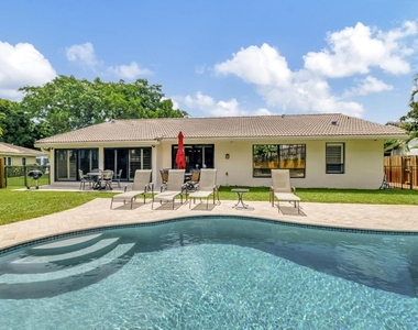 804 Foxpointe Circle - Photo Thumbnail 38