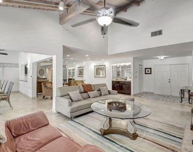 804 Foxpointe Circle - Photo Thumbnail 9
