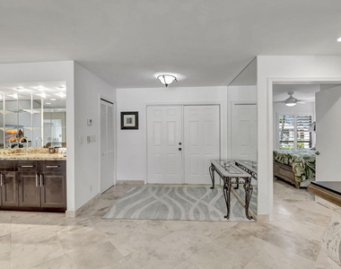 804 Foxpointe Circle - Photo Thumbnail 15